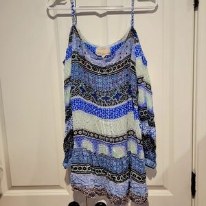 Beautiful Nicole Miller cold shoulder top size large Blue